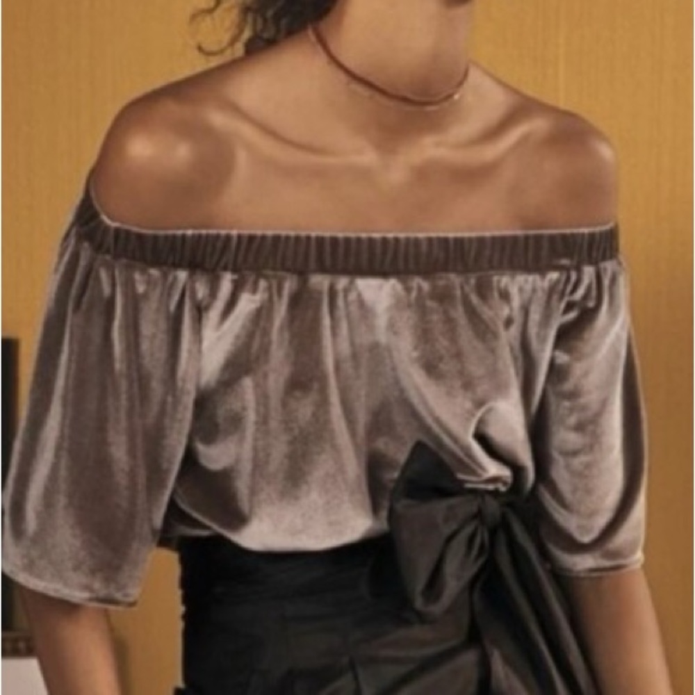 SUNDAY IN BROOKLYN Soft Velvet Off Shoulder Flutter Sleeve Top size S - Picture 4 of 4